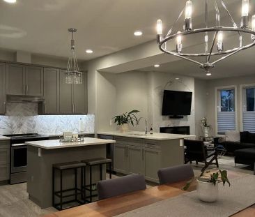 Executive Furnished Home – 3 Bedroom + Den, Double Garage — 3 Bedro... - Photo 1