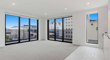 A Top-Storey Retreat Above the Heart of the City - Photo 2