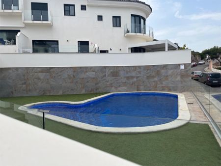 Casa adosada de alquiler en Carrer Azahar, 1, El Faro - Photo 4