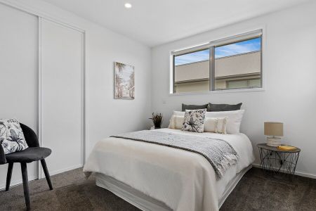 Freestanding Two Bedroom Townhouse - Photo 3