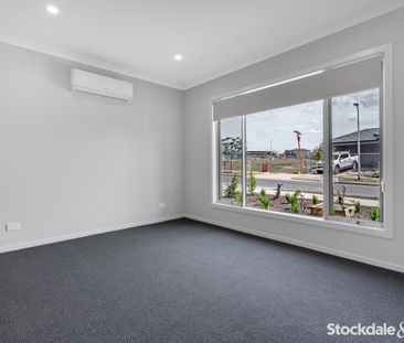 Luxurious Living Awaits in Redstone! - Photo 3