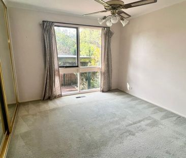 33 Sherwood Crescent, Dandenong North, Vic 3175 - Photo 2