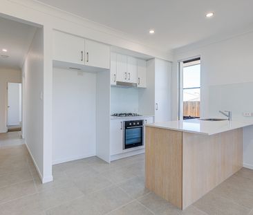 2/78 Mercy Street, Park Ridge QLD 4125 - House For Rent | Domain - Photo 6