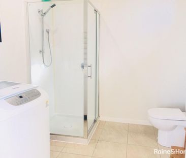 Sunny + fully furnished. Weekly Rent includes utilities! - Photo 6