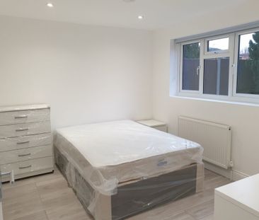 5 bedroom Property to rent - Photo 2
