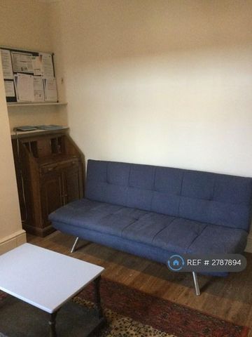 1 bedroom in a house share to rent - Photo 4