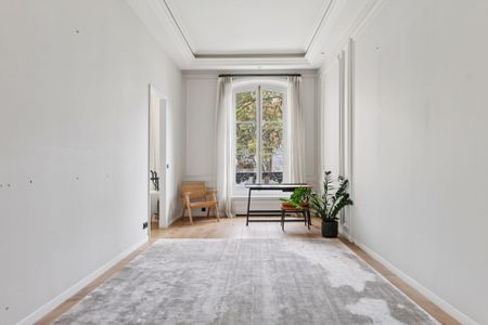 Location Appartement Paris 7 4 Pièces 165.74 m² - Photo 3