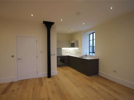 An impressive two bedroom duplex apartment - Photo 5