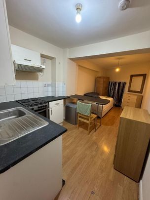 Studio to rent - Photo 1