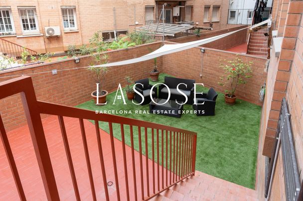 Apartment 110m² with optional garage to rent in Hostafrancs, Barcelona - Photo 1