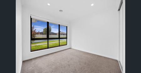 MODERN STYLISH FAMILY HOME IN BONSHAW - Photo 2