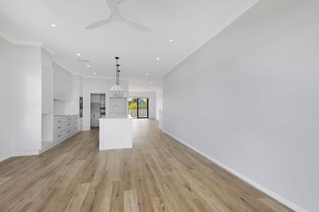 Brand new luxury designer home with water glimpses. - Photo 4