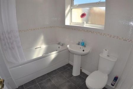 3 bedroom terraced house to rent - Photo 3