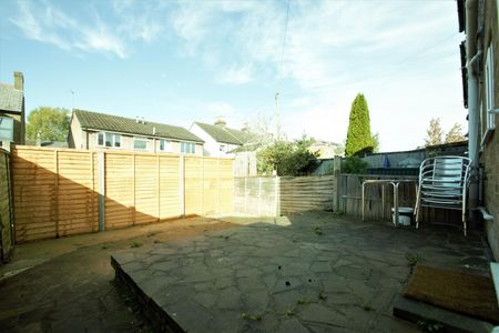 Spinney Close, Yiewsley, West Drayton, UB7 - Photo 3