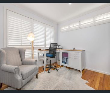 Prime modern living and marvellous Melbourne views - Photo 2