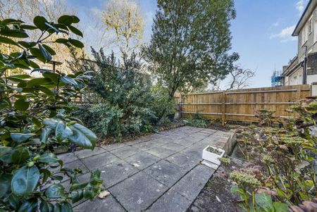 3 bedroom flat to rent - Photo 3