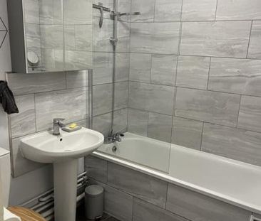 Bright, Cozy Room in South Norwood to rent - Photo 4