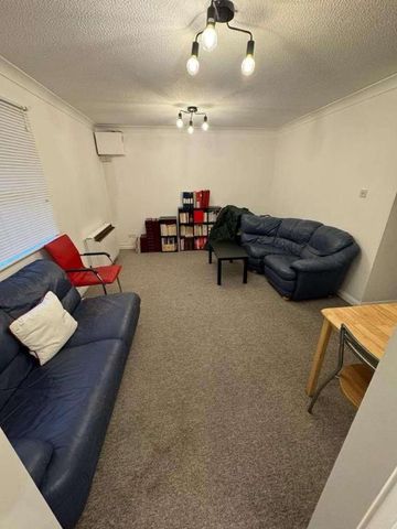 The Pines, Borehamwood, WD6 - Photo 2