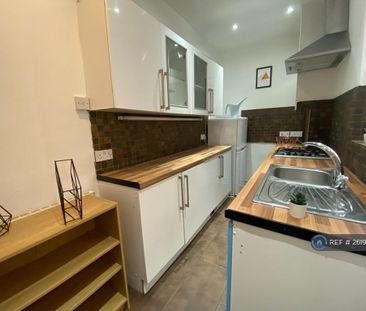 1 bedroom in a house share to rent - Photo 6