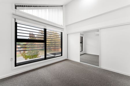 Beautiful Style, Convenience, and Privacy - Photo 4