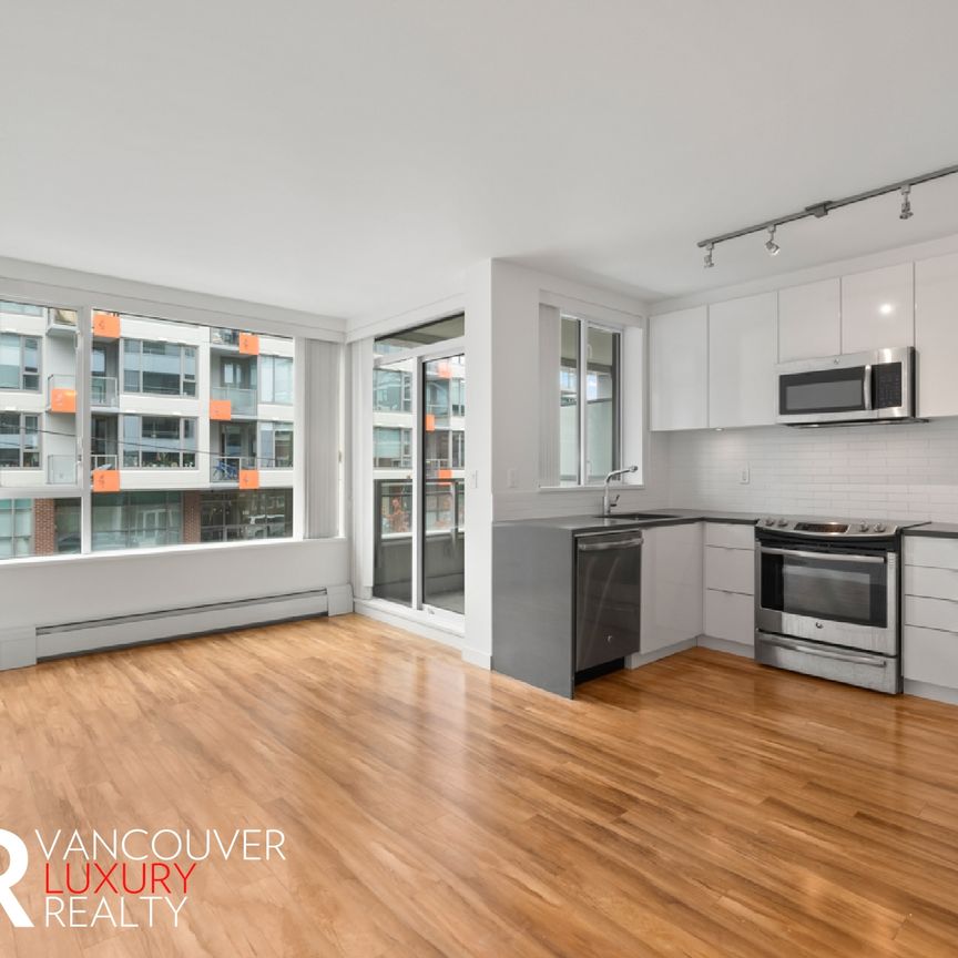 Condo in Vancouver West Side, BC - Photo 1
