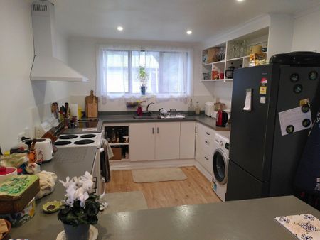 Modernised home with sun, space and views - Photo 4