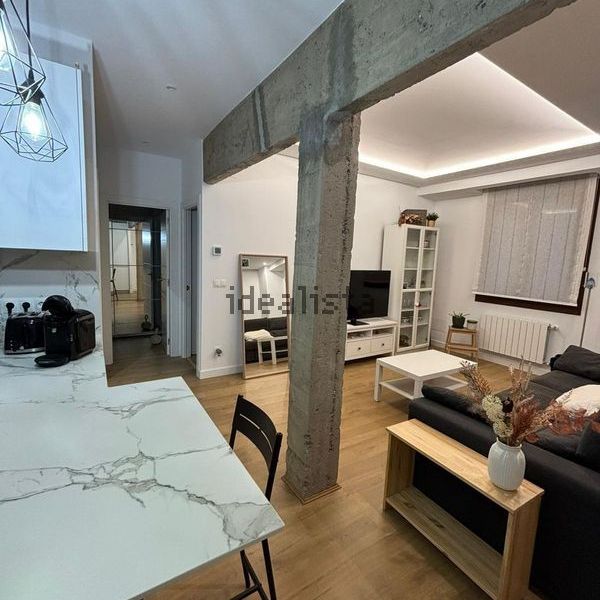 Alquiler de piso en Calle José María de Escuza - Photo 1