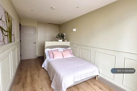 3 bedroom flat to rent - Photo 4