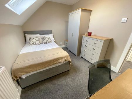 6 bedroom terraced house to rent - Photo 5