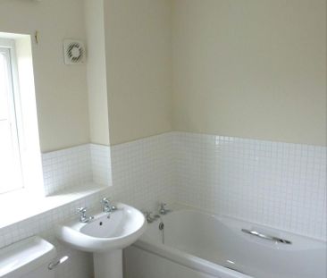 3 bedroom end of terrace house to rent - Photo 3