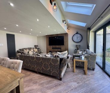 4 bedroom detached house to rent - Photo 3