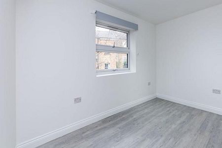 spacious 3 bedroom property close to Hackney downs - Photo 5