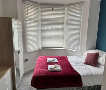 1 bedroom in a house share to rent - Photo 2