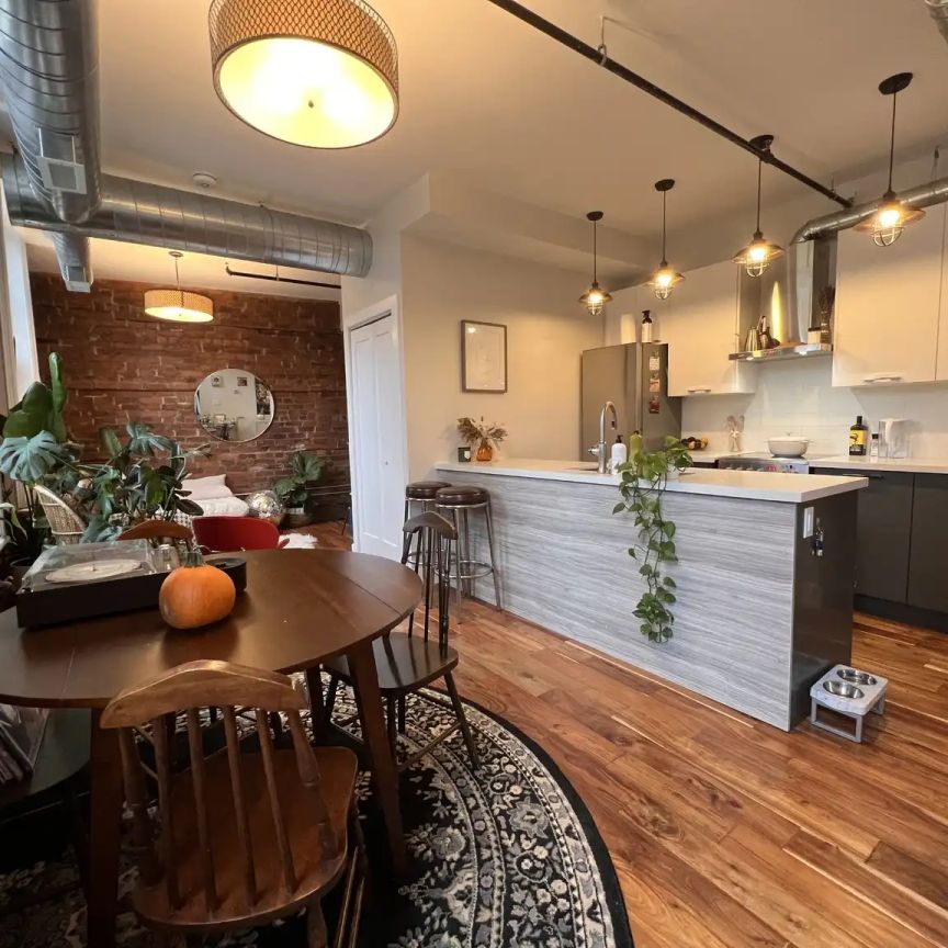85 King St E — 304 - Photo 1