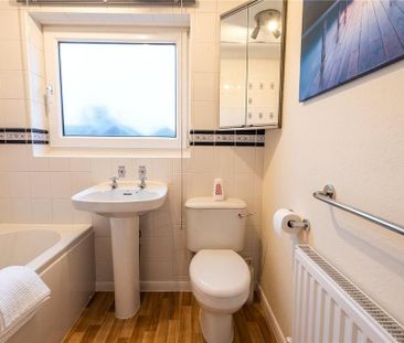 4 bedroom detached house to rent - Photo 3