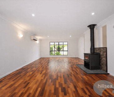 WATERFRONT ENTERTAINER WITH PRIVATE PONTOON - Photo 3