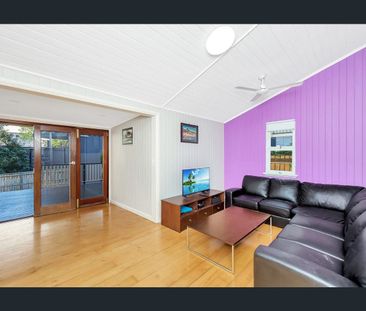 Spacious 5-Bedroom Home in Kangaroo Point — Available Now! - Photo 1