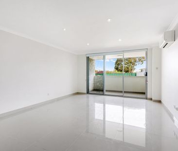 Three Bedroom Unit - 20% Below Market Rent - Photo 4