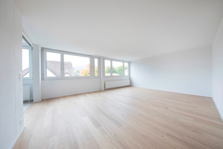 Schöne, helle Wohnung zu vermieten - 5 Minuten vom Bahnhof entfernt! - Photo 2