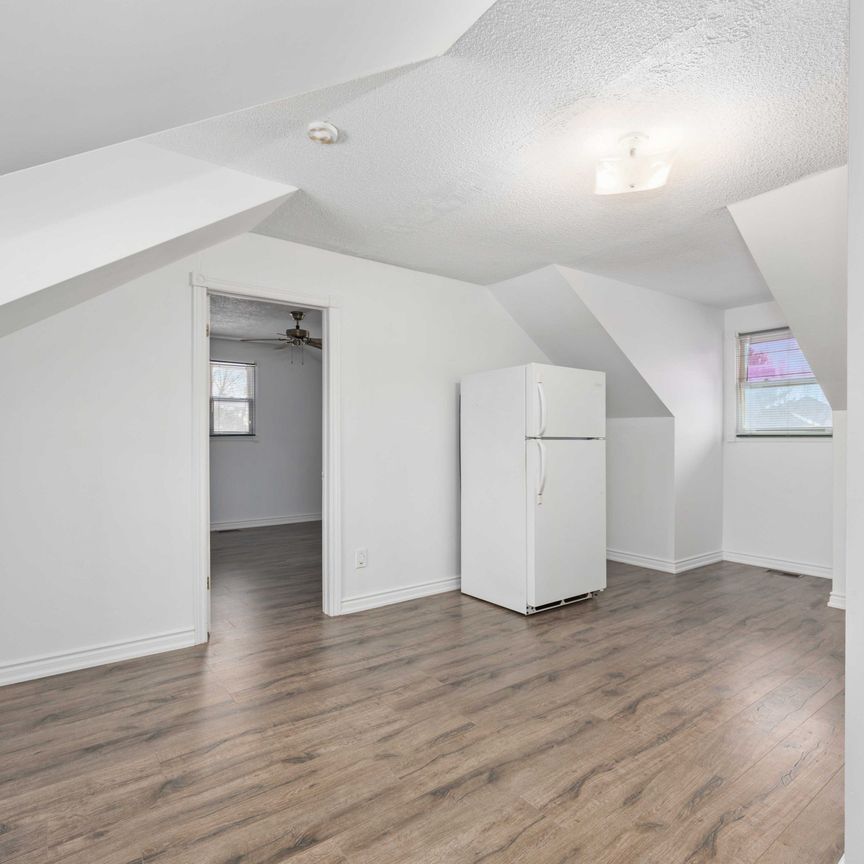 For Lease - 1 Grovepark Street, Richmond Hill, Ontario - Photo 1