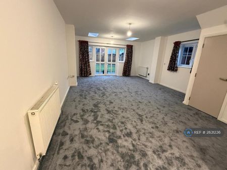 3 bedroom end of terrace house to rent - Photo 3