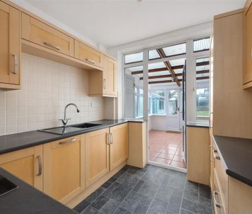 3 bedroom semi-detached house to rent - Photo 6