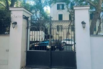 Monteverde Vecchio: Modern 2 bedroom, 2 bath, large living room, separate kitchen. Bright, silent, parquet floors, situated in lovely period building, excellent area, near park. Ref. 2364.