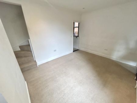 3 bedroom end of terrace house to rent - Photo 2