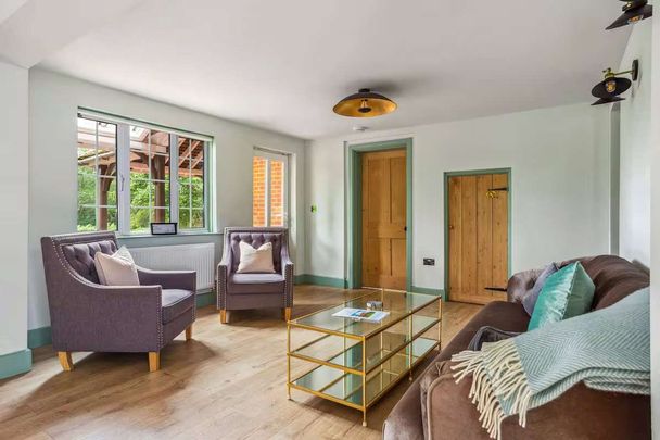 A beautifully refurbished cottage in an idyllic rural location with far reaching views. - Photo 1