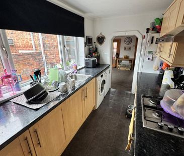 2 bedroom terraced house to rent - Photo 3