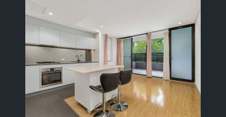 Ground Floor Apartment with Courtyard in the Heart of Majors Bay - Photo 3