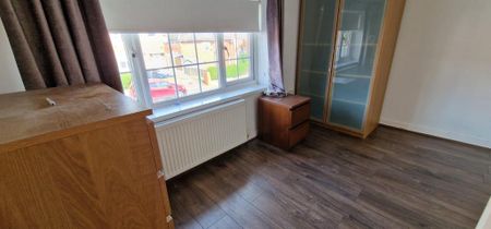 3 bedroom semi-detached house to rent - Photo 4