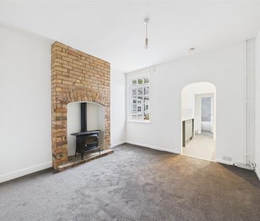 2 bedroom Terraced House to rent - Photo 3