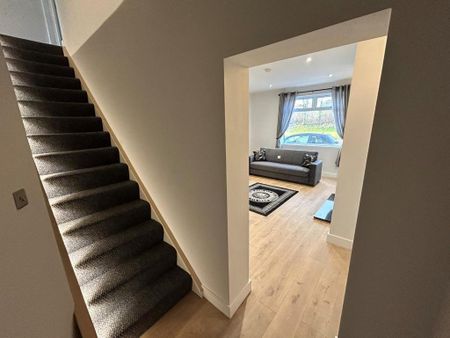 3 bedroom private hall to rent - Photo 3